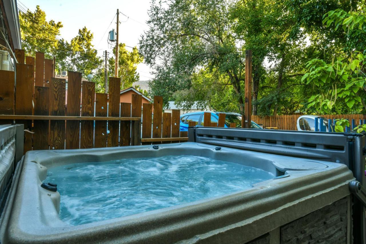 Lodge 7 - Downtown Location. Studio With Shared Hot Tub. Minutes To Arches N.P. Moab Exterior photo
